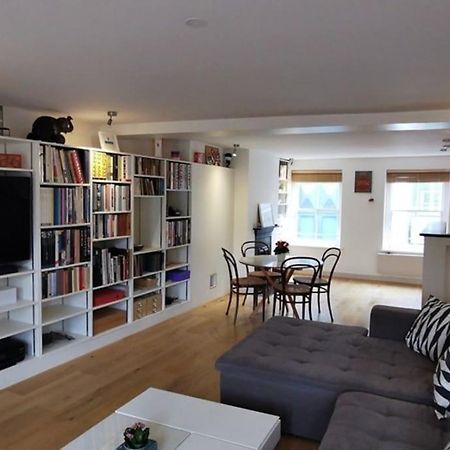Spacious 2 Bedroom Apartment In The Heart Of Soho. Лондон Екстериор снимка