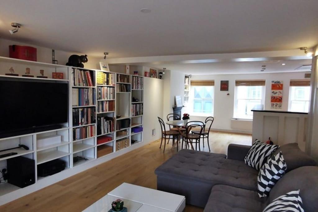 Spacious 2 Bedroom Apartment In The Heart Of Soho. Лондон Екстериор снимка